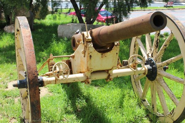 cannons_in_windhoek_namibia_11.jpg